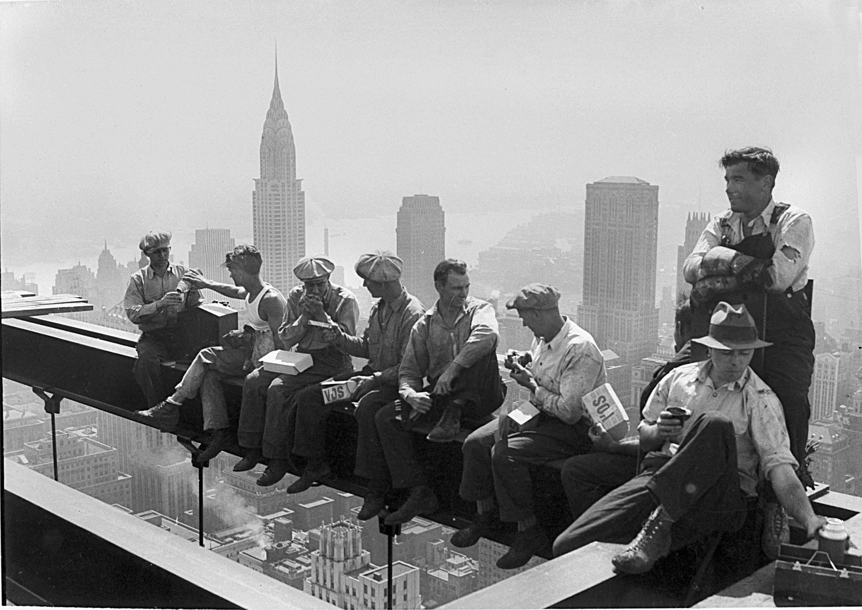 1932: ROCKEFELLER CENTER